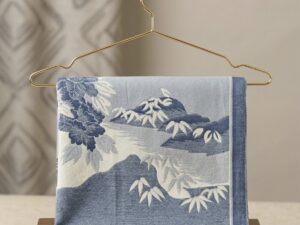 AN ELEGANT SCARF LANDSCAPING PATTERNS OF WINTER