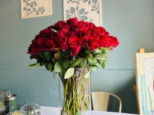 RED ROSES WITH FERRERO ROCHER